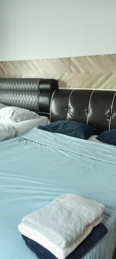 Homestayhusnahusni Apartment